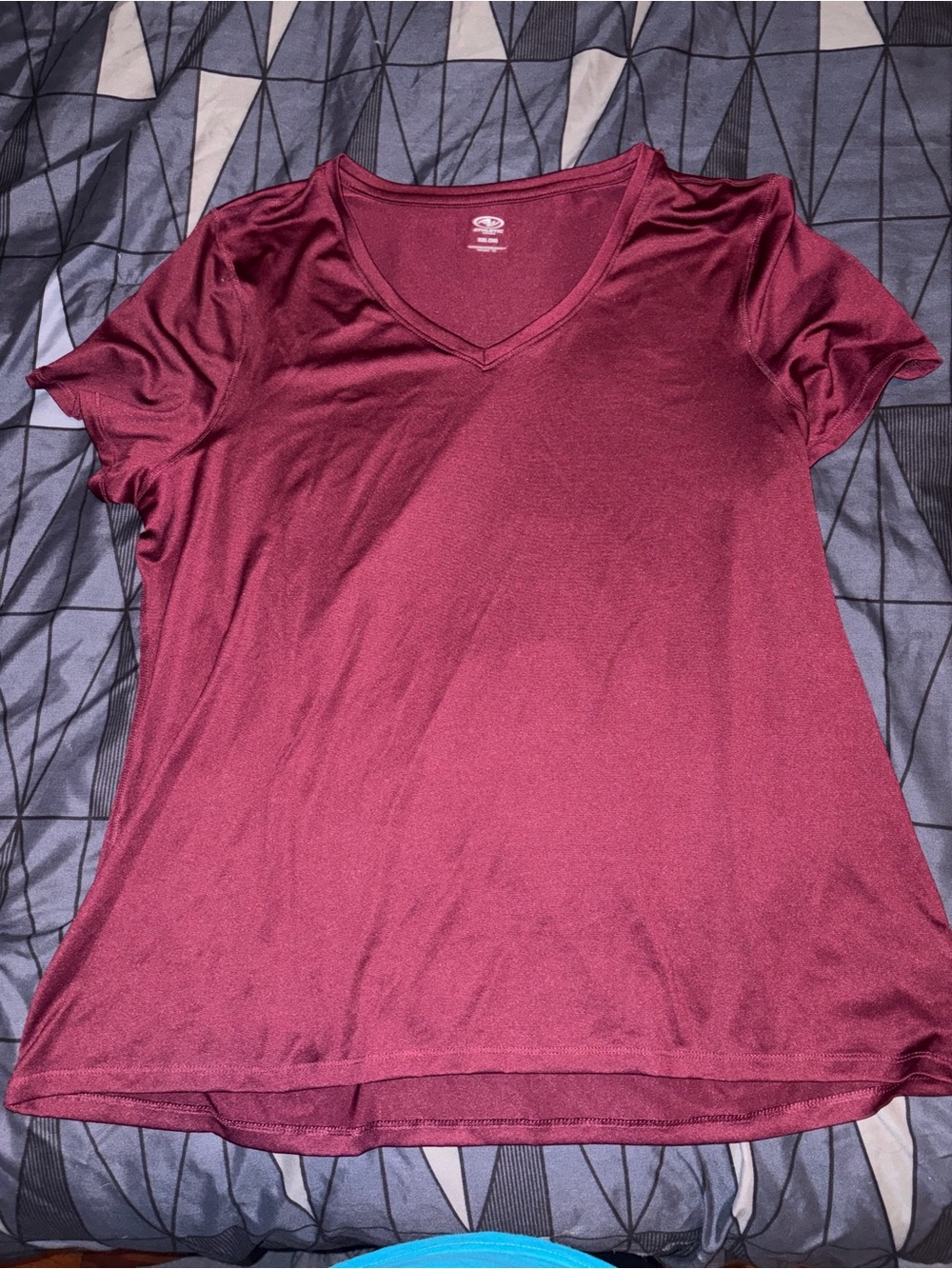 Women’s V-Neck Short Sleeve Tee in Burgundy